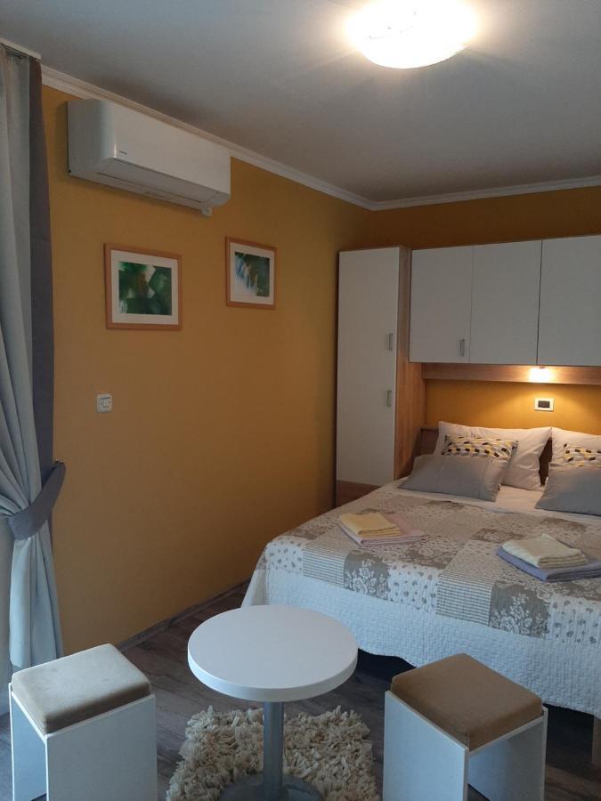 Rooms Neda Rab Town Exterior photo