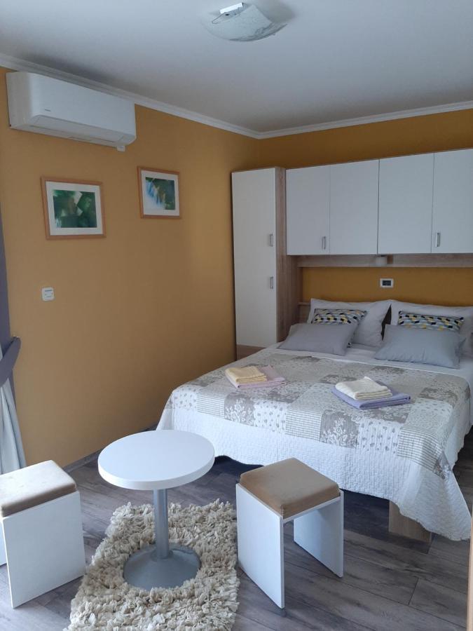 Rooms Neda Rab Town Exterior photo